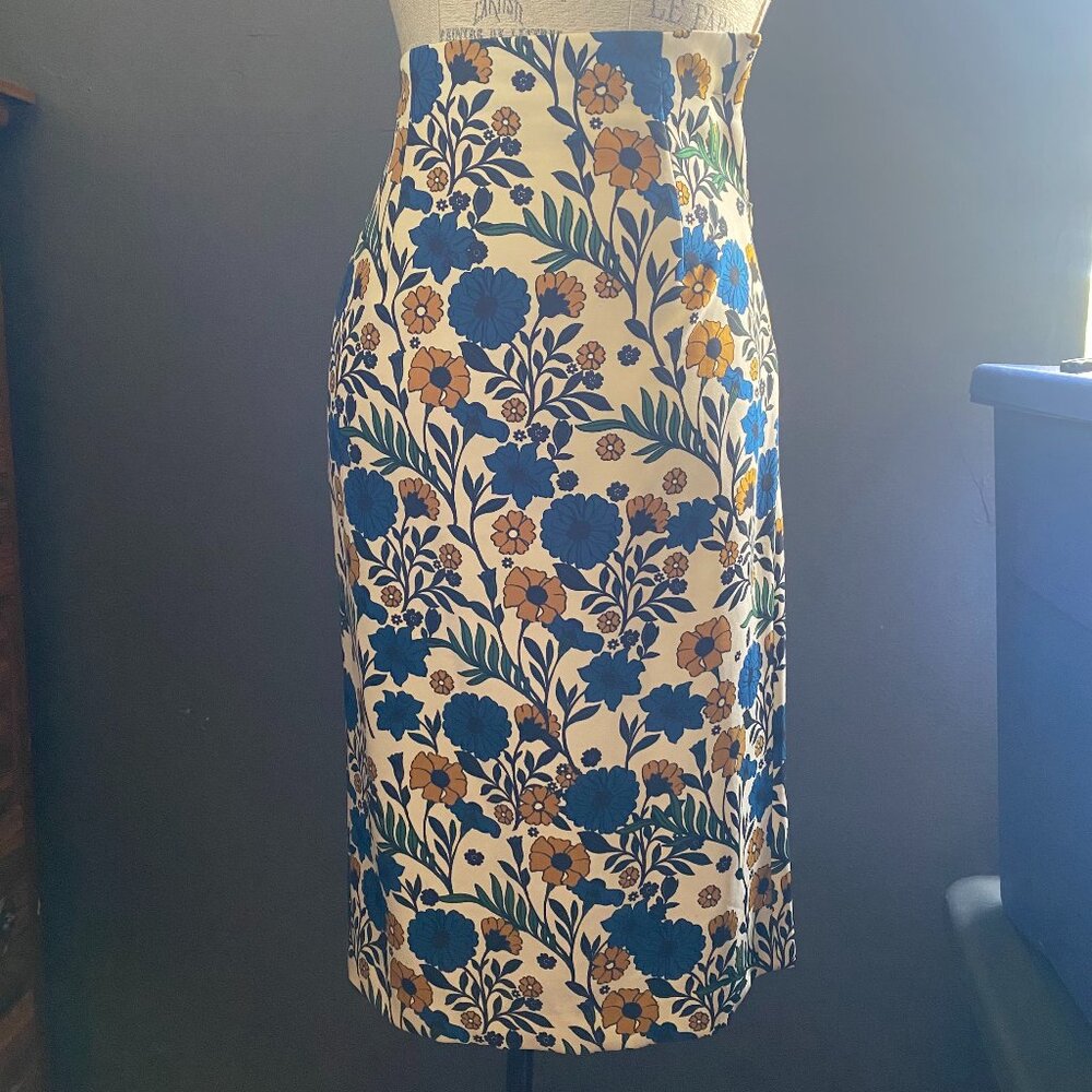 Zara Women Multicolor Floral Pencil skirt